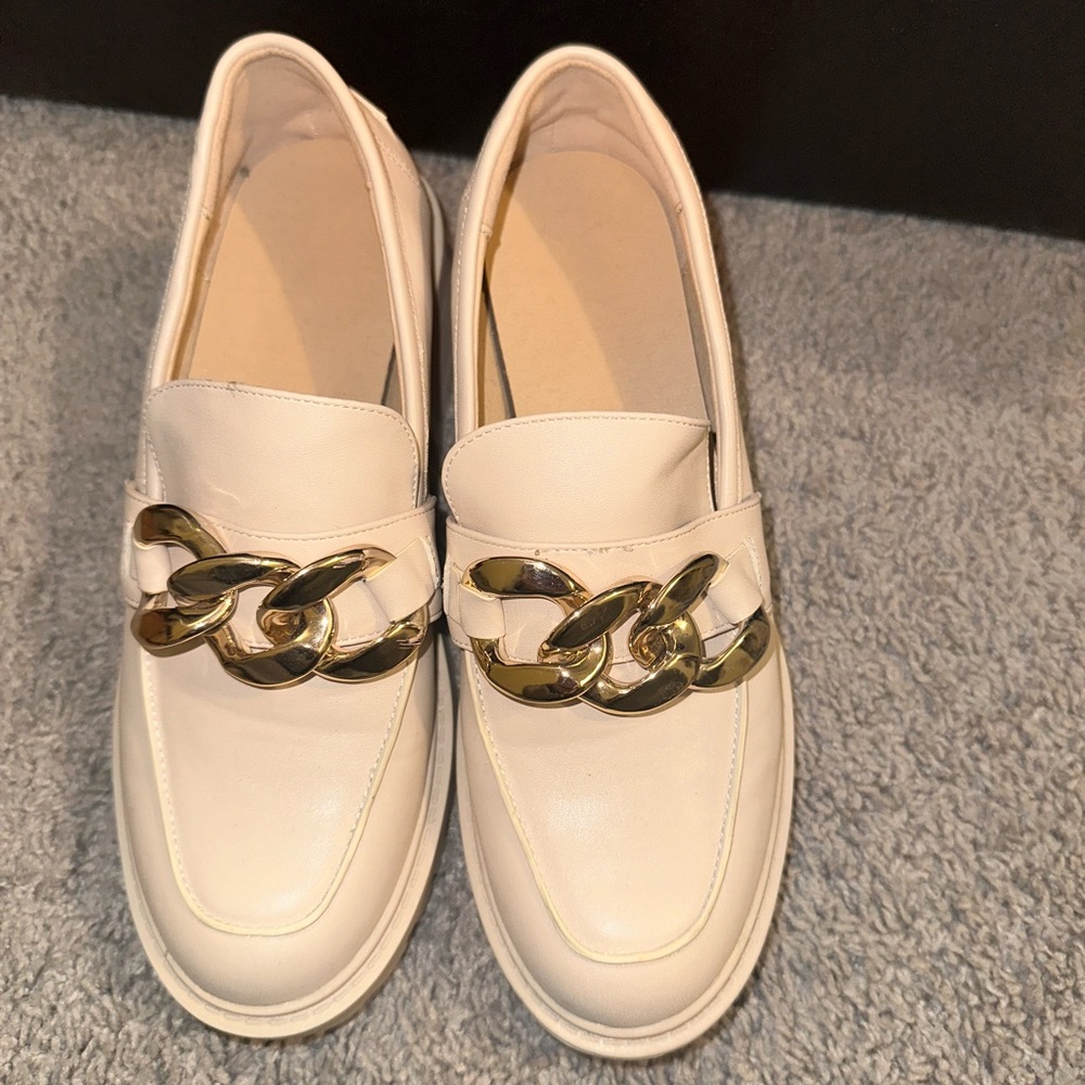 Heeled loafers